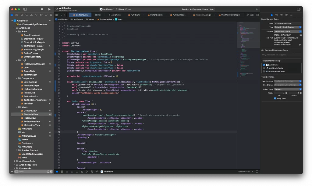 Xcode-Entwicklungsumgebung mit dem Swift-Code für "StartseitenView.swift" der "AntiSmoke"-App. Der Code, verfasst von Erik Lolies, zeigt die Definition einer SwiftUI-Ansicht, die Spielzustandsdaten (gameState) verwendet, um UI-Komponenten wie Level-, Punkte- und Highscore-Anzeigen darzustellen. Die typische Xcode-Ansicht mit Projektnavigator links, Code-Editor in der Mitte und Inspektor rechts ist abgebildet.