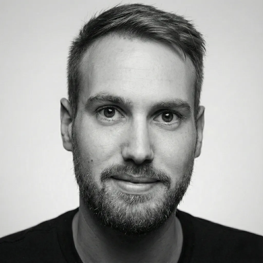 Erik Lolies, Produktdesigner und Autor, auf einem Schwarz-Weiß-Porträtfoto.