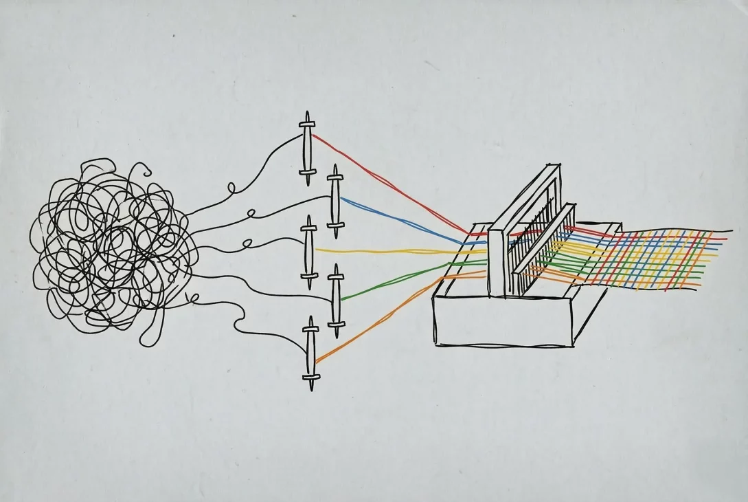 Eine symbolische Illustration, die den Weg von chaotischem Code zu geprüfter Qualität zeigt. Links ein Knäuel aus chaotischen, verworrenen Linien (sinnbildlich für die Codebase). Fünf farbige Fäden (rot, blau, grün, gelb, lila) laufen aus dem Chaos durch fünf mechanische Spindeln (Analyse-Stufen) und werden in einer komplexen Webmaschine (Audit-Loom) zu einem fehlerfreien, strukturierten Stoff gewebt, der alle fünf Farben in einem geordneten Design vereint. Der gesamte Ablauf steht sinnbildlich für den im Beitrag erklärten KI-unterstützten Workflow für Code Audits.